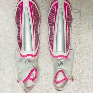 SOCCER Shin Guards with velcro (Youth) “gently used”